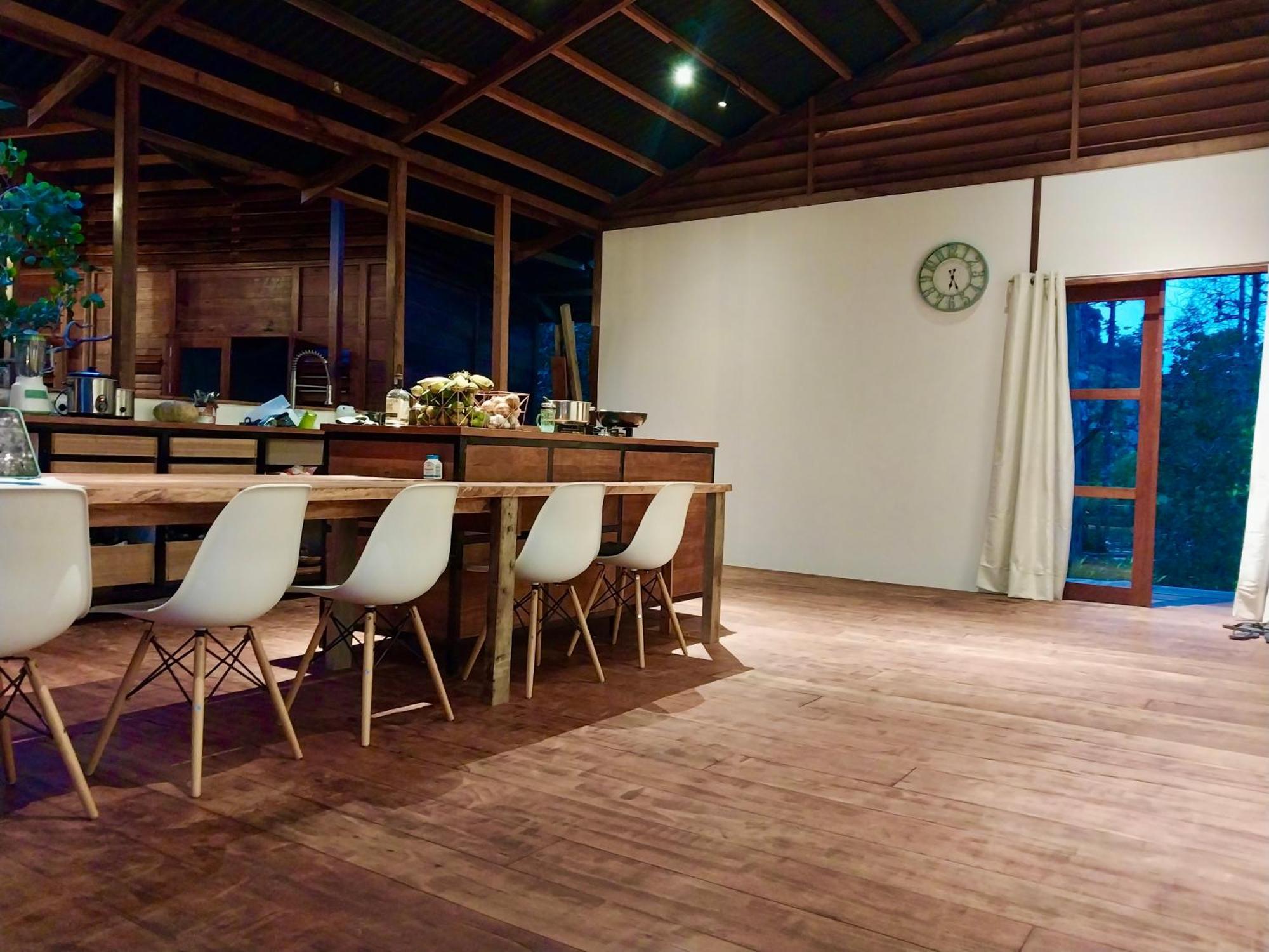 Villa Luzo & Tours Saonek Екстериор снимка