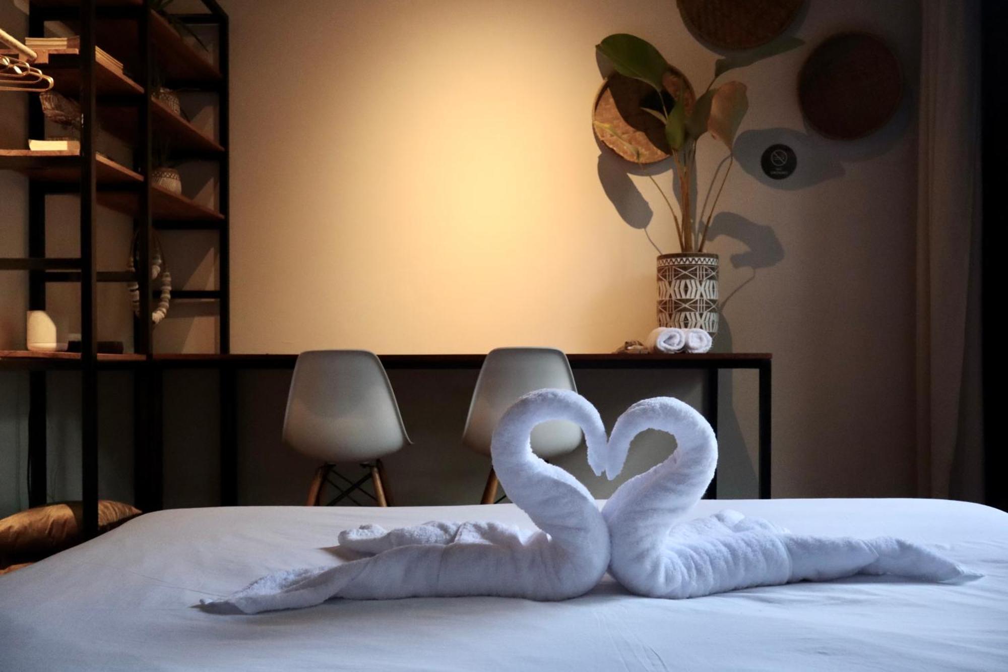 Villa Luzo & Tours Saonek Екстериор снимка
